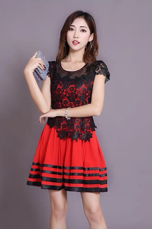 箩伦诗台湾夏季短袖绣花蕾丝收腰显瘦妈妈装连衣裙