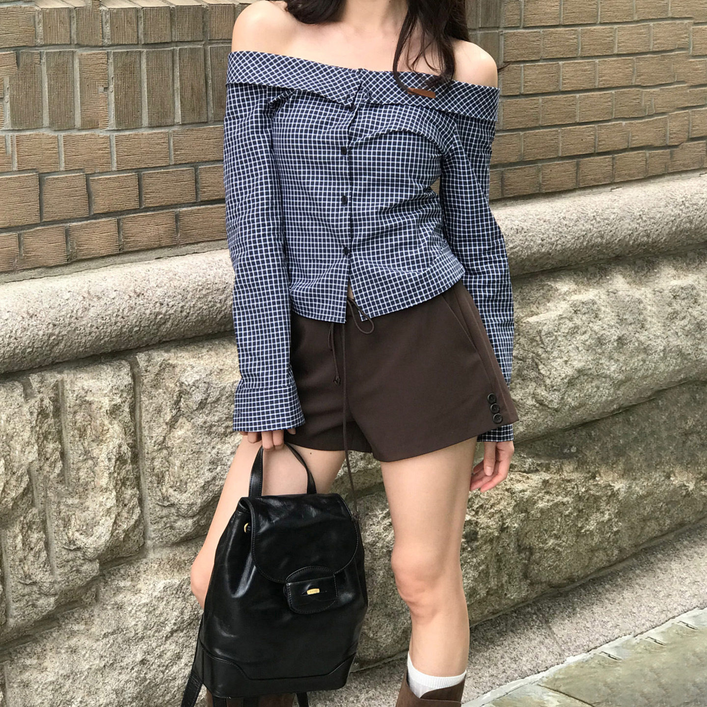 Dreamy 气质通勤时尚穿搭秋季一字肩长袖排扣格子衬衫露肩上衣女