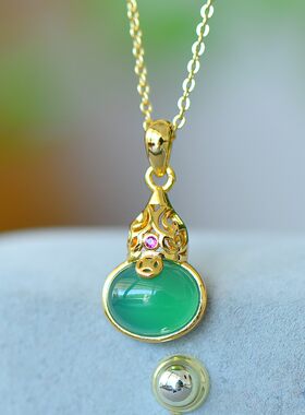 天然玛瑙绿玉髓绿色小葫芦吊坠女性饰品气质时尚时尚坠链女款百搭