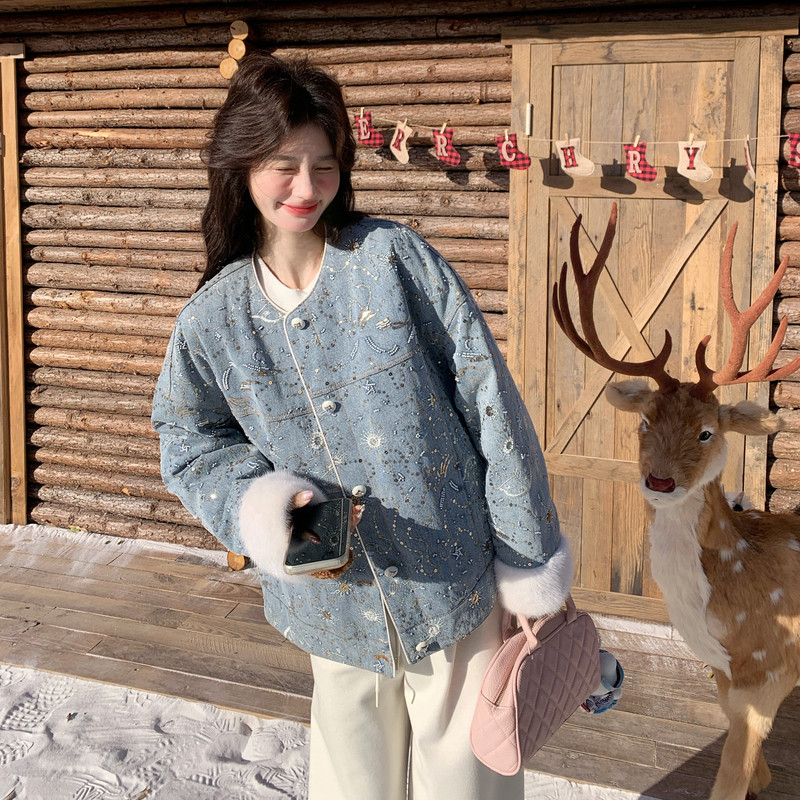 蓝色牛仔刺绣羊羔毛拼接羽绒服女冬超火好看高级小众保暖加厚外套,女装羽绒服,2C161