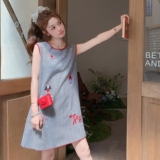 【新款已出货】格子刺绣连衣裙+小红包C161-8883-P125-K198，女装连衣裙，2C161