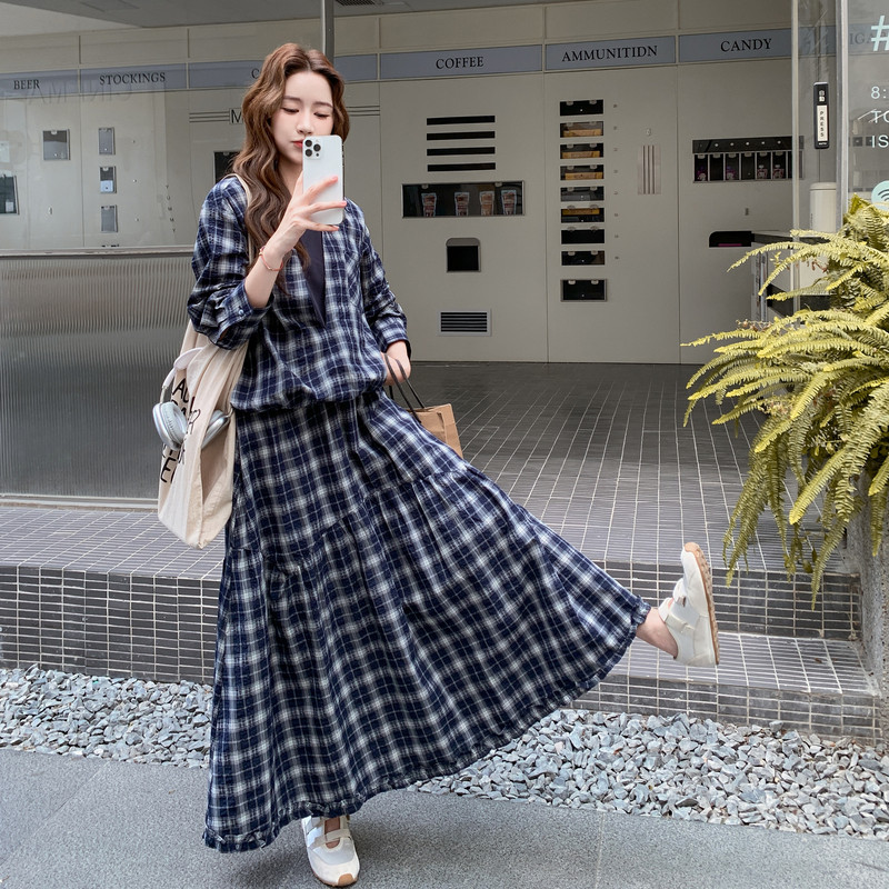 蓝色复古格纹设计感套装女2025年春秋季新款韩版上衣半身裙两件套,女装套装/套裙,2C161