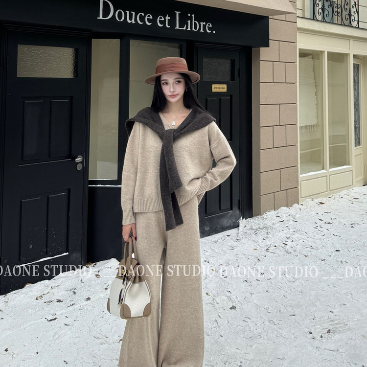 DAONE 秋冬慵懒松弛感披肩V领宽松上衣阔腿裤软糯毛衣三件套