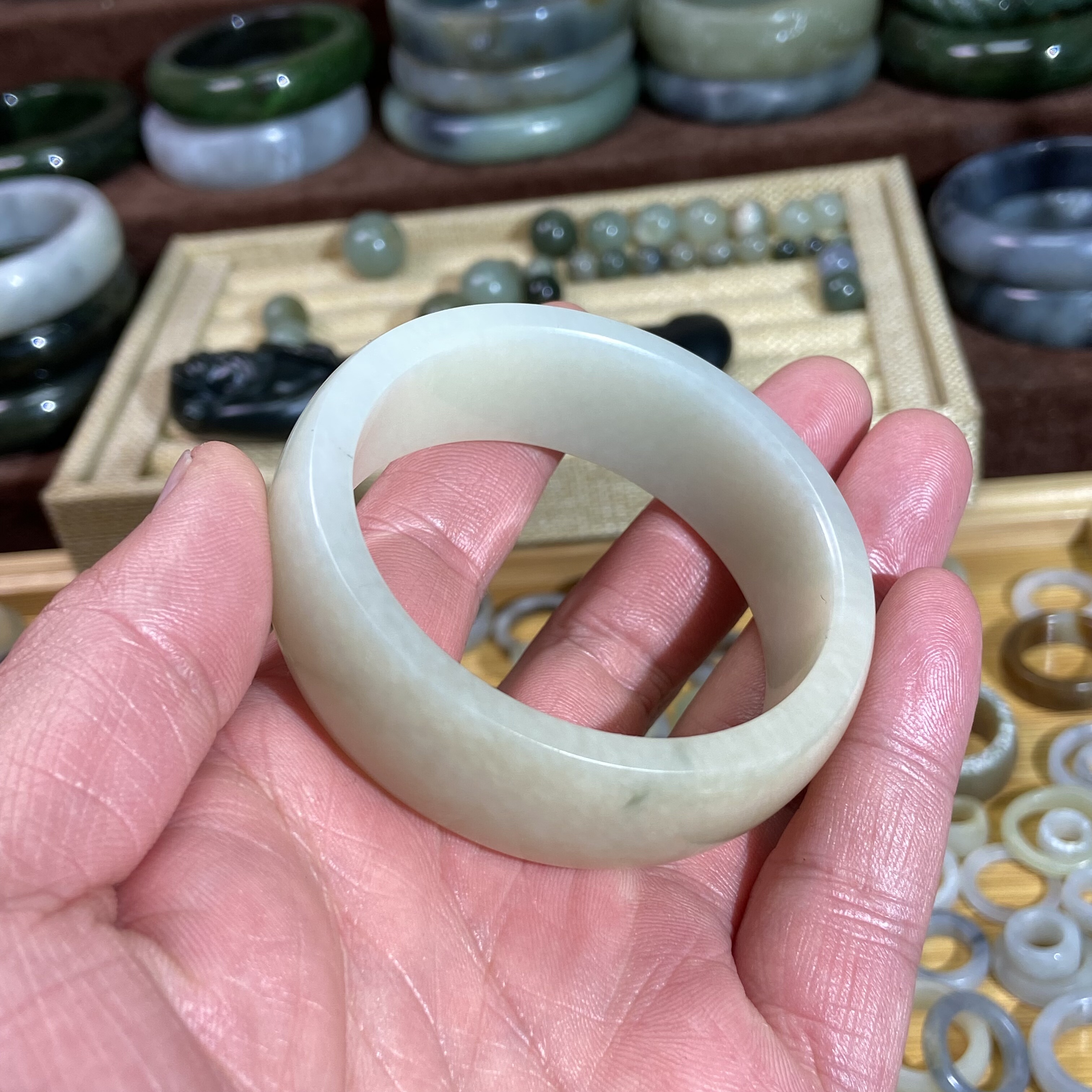 和田玉糖白玉宽版手镯浅糖黄白小圈口玉镯子国风复古女士手饰福镯