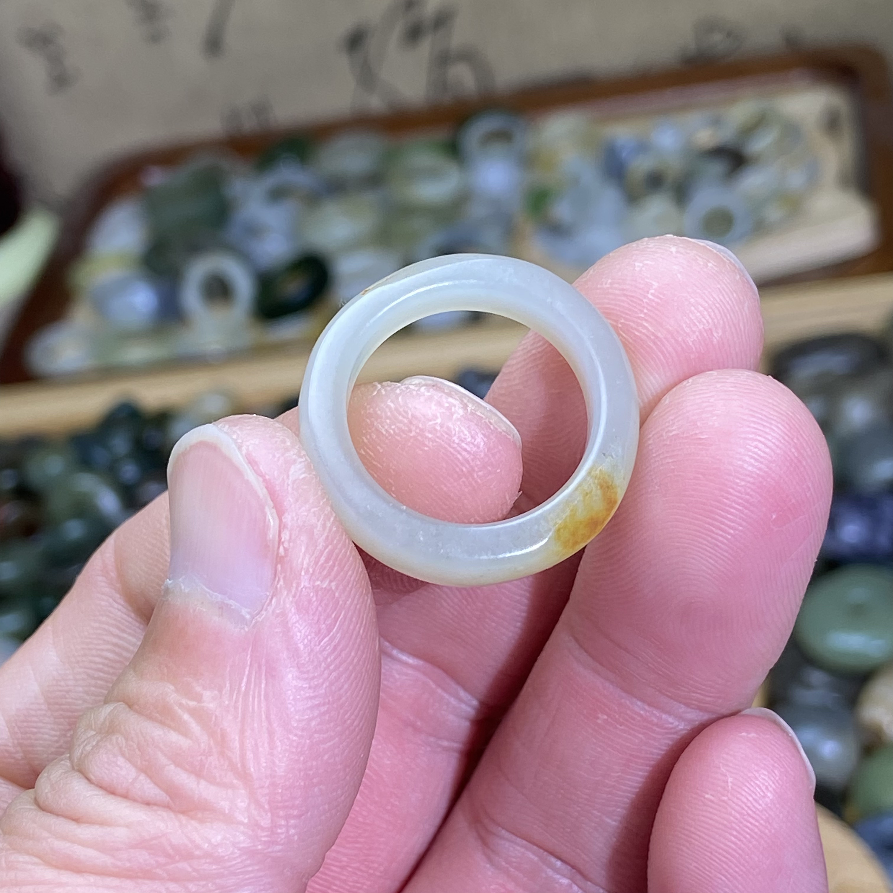 和田玉籽料卡18随型戒指洒金皮戒圈跑环古风玉环文玩珠串挂饰跑圈