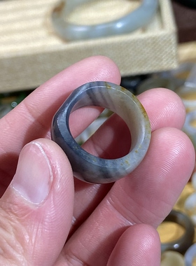 和田玉籽料洒金皮卡18随型戒指独籽天地满皮复古风戒圈跑环玉环