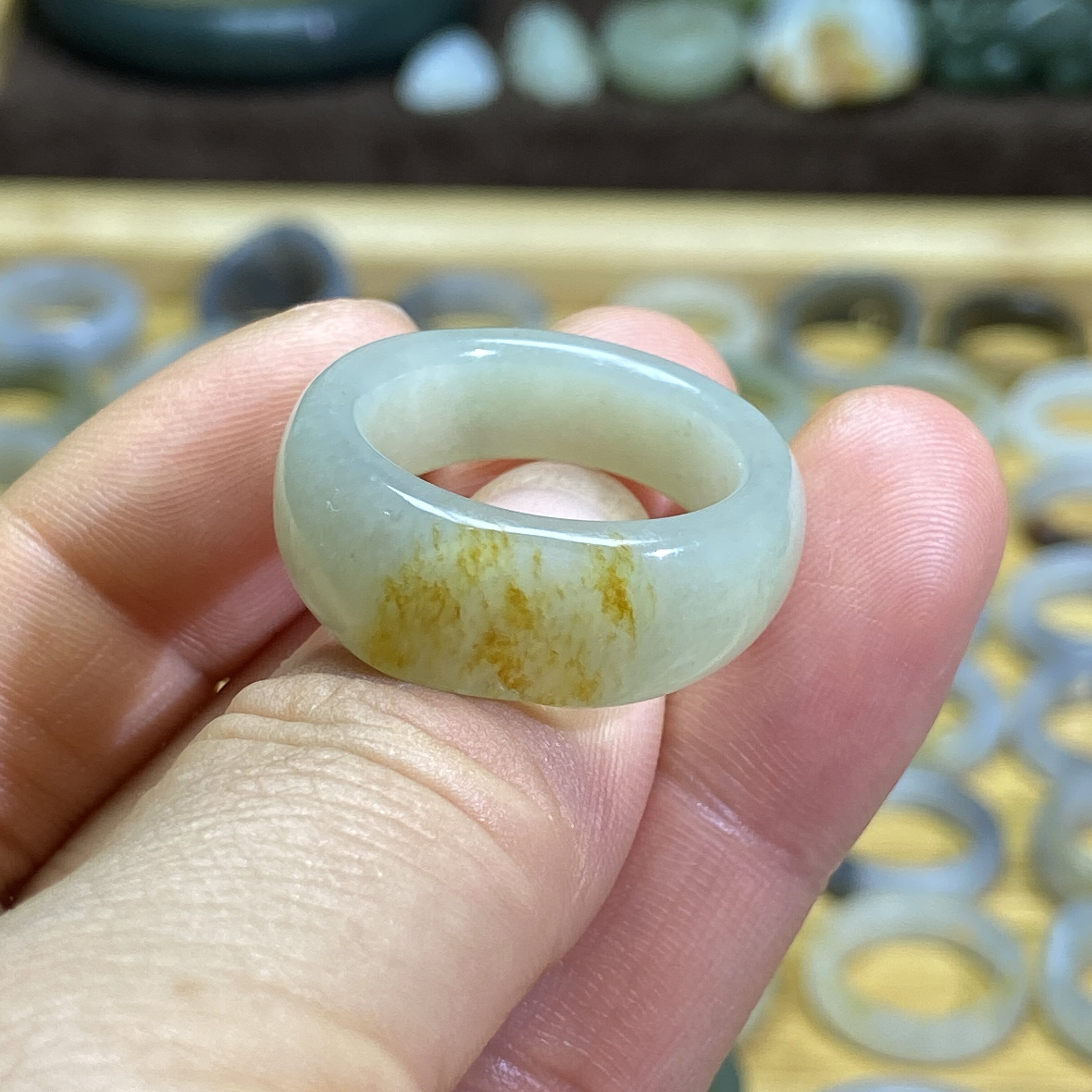 和田玉青白玉籽料卡19洒金皮随型戒指复古风戒圈玉环文玩珠串挂饰