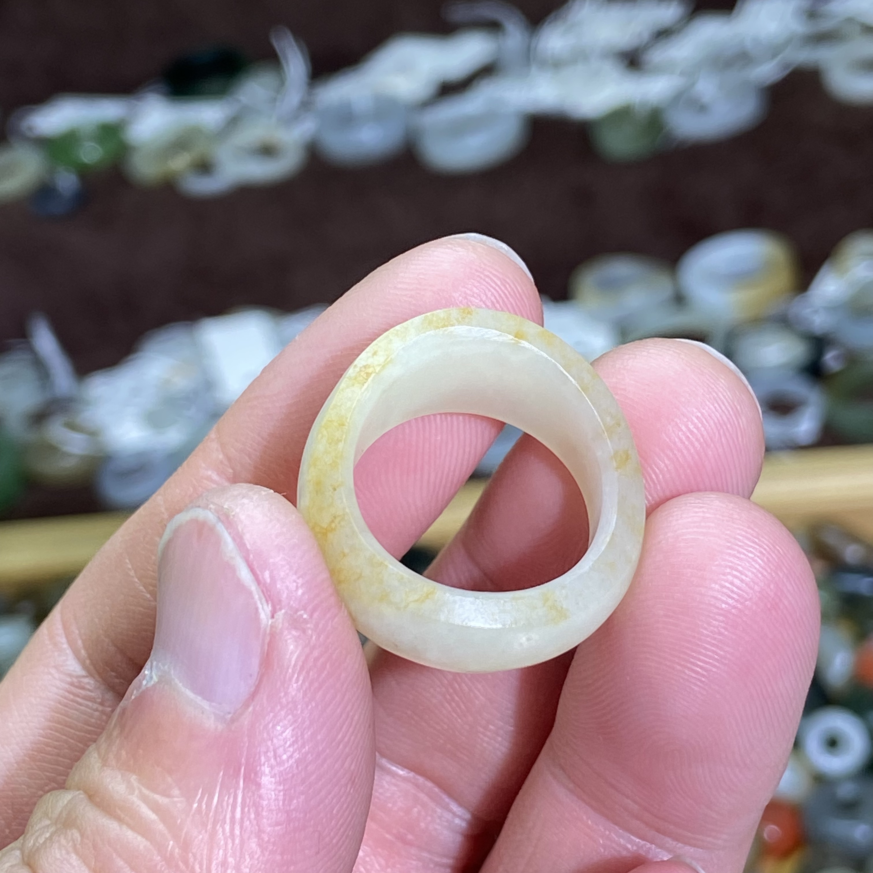 和田玉籽料卡17随型戒指黄白玉洒金皮满皮古风戒圈跑环文玩挂饰