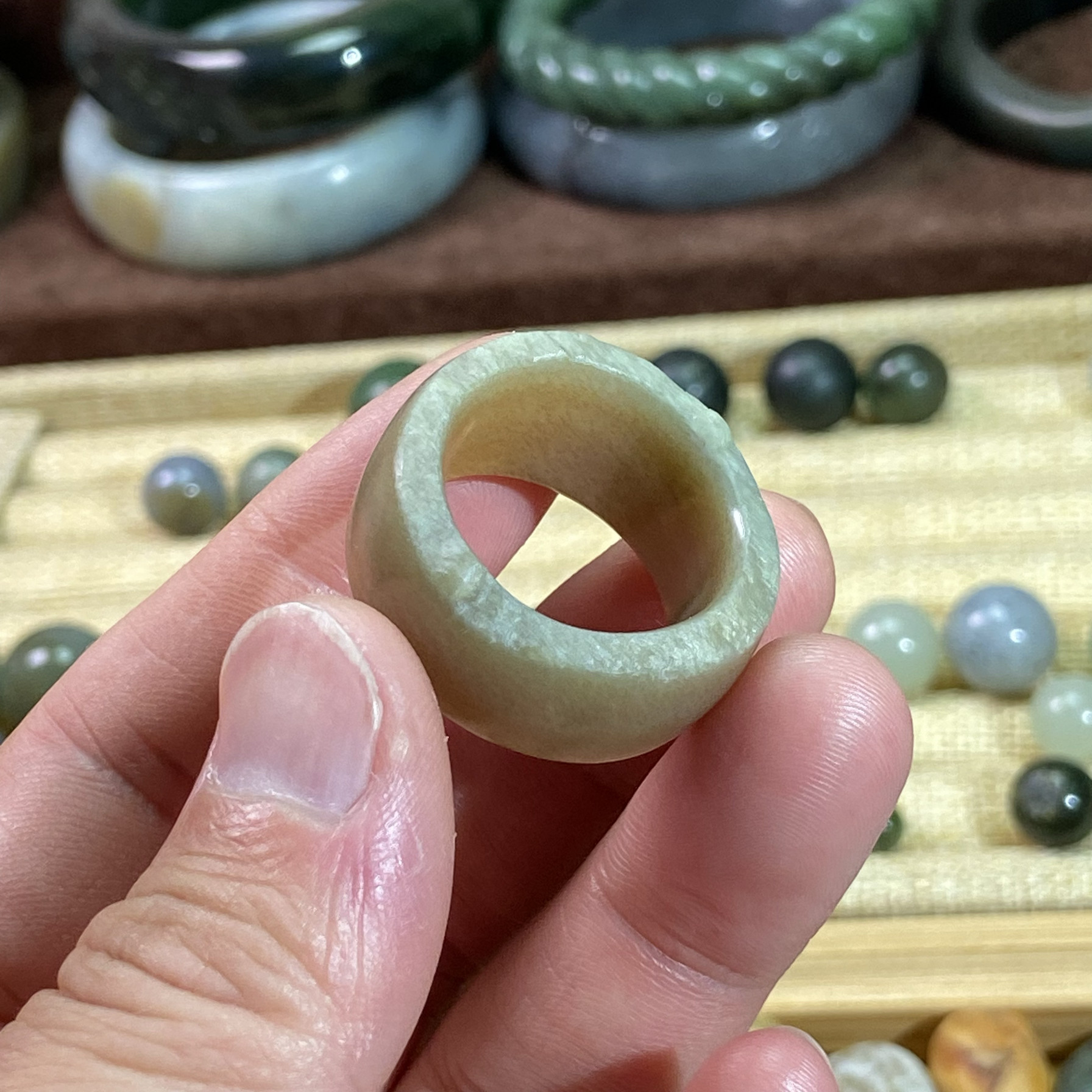 和田玉糖玉扳指戈壁料满皮麻糖随型戒指国风复古宽版戒圈跑环挂饰图片