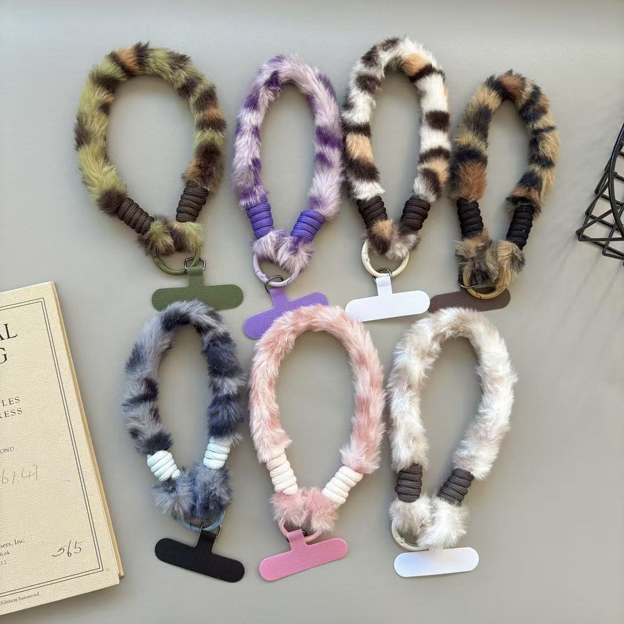 撞色豹纹绒绳短款手机挂绳手腕