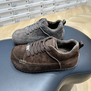 2025年秋冬新款真皮复古勃肯鞋女加绒系带平底防滑丑萌大头面包鞋