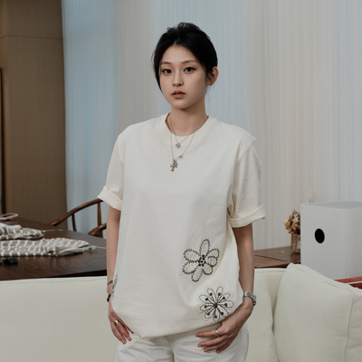 SEASONMARK秀款花朵刺绣圆领短袖