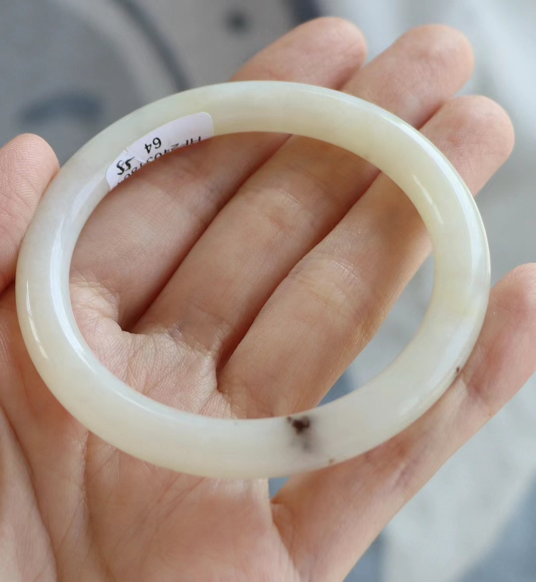 玉手镯55圈口证号3180464和田玉白色桂花糕有棉其他天然矿物成分