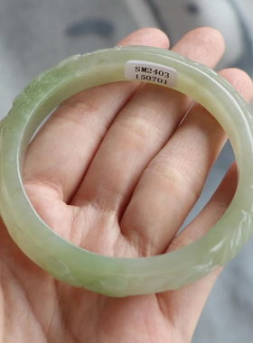玉手镯60.5圈口（证号3150701，和田玉翠青色雕工镯