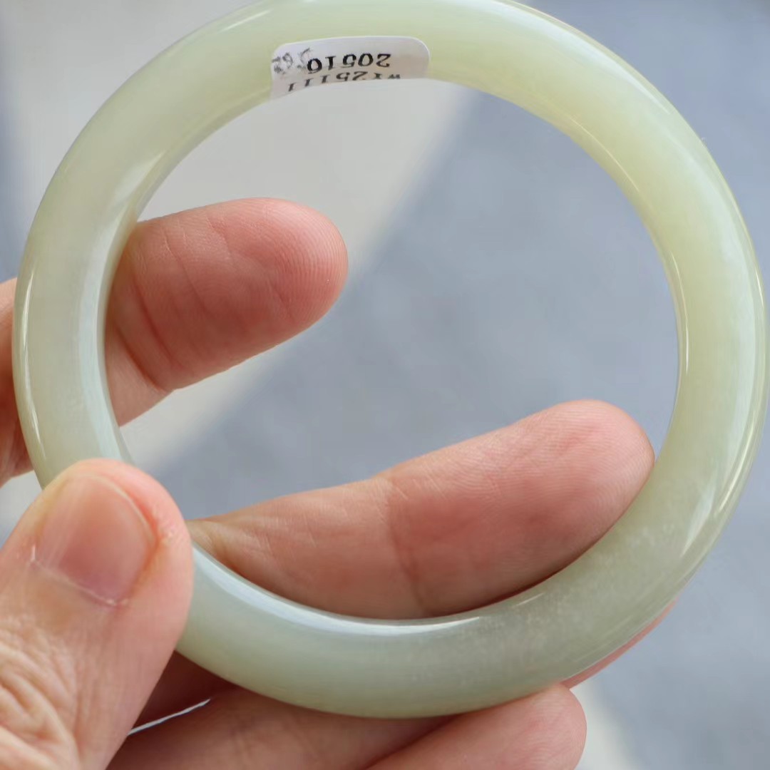 保真天然和田玉手镯56圈口证书编号11120516和田玉晴水色 青海料