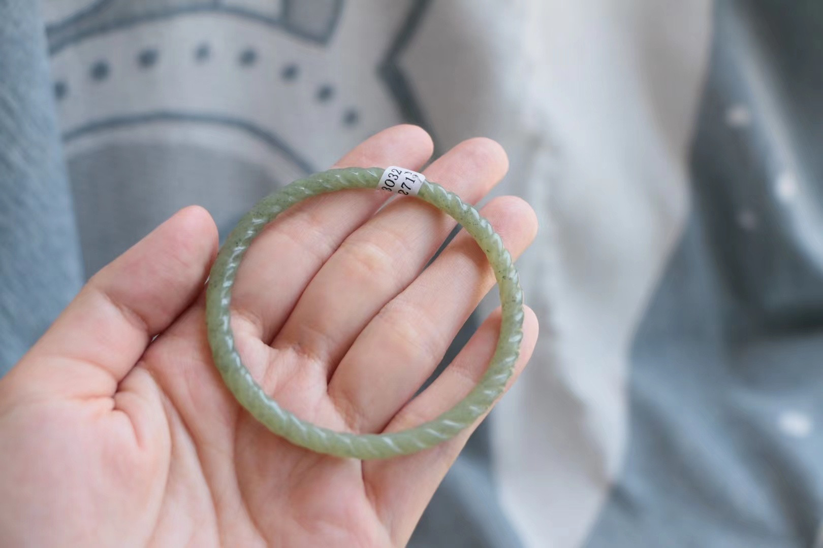 保真和田玉手镯圈口59和田玉绞丝镯证书编号32903271 黄口料细条