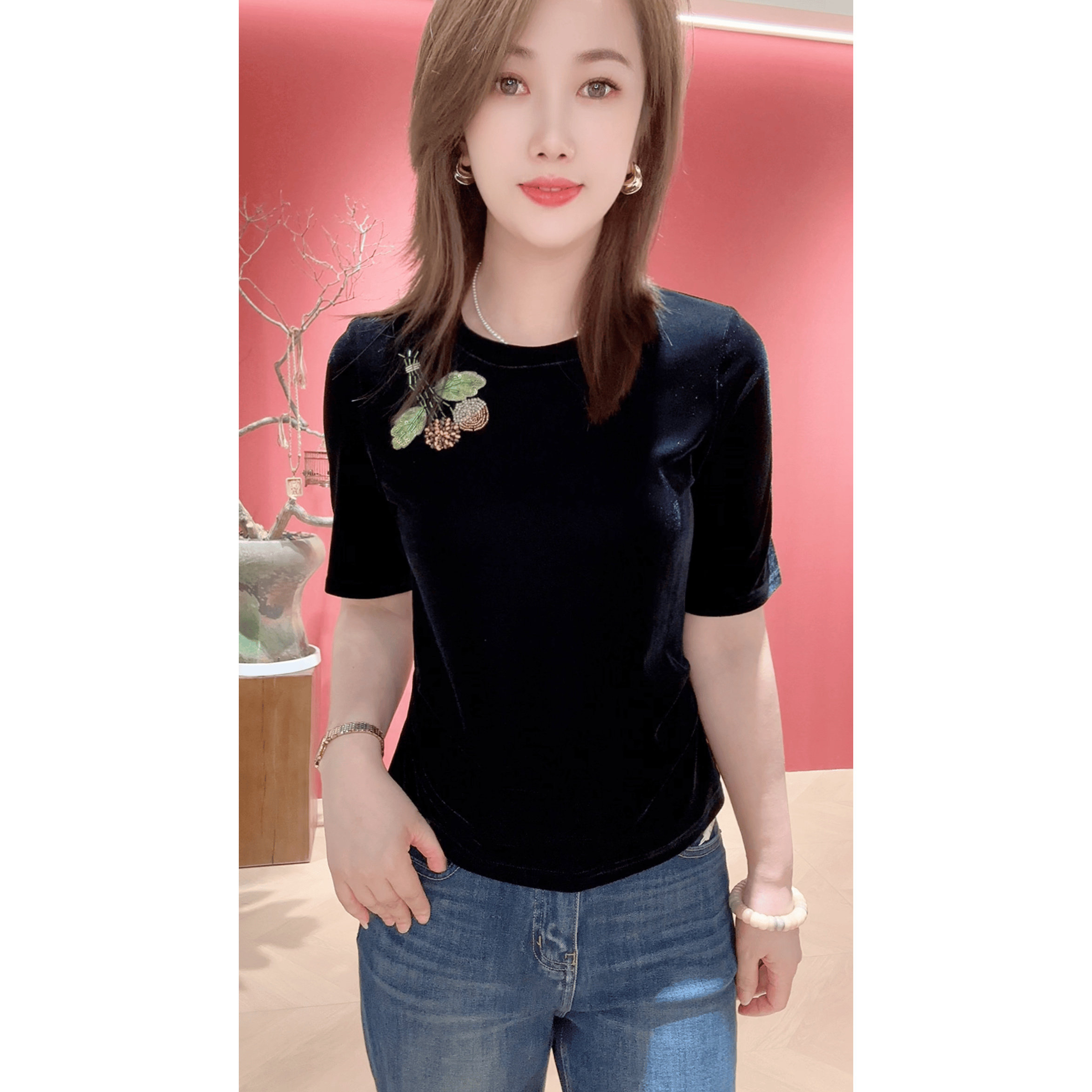 钉珠花朵圆领金丝绒T恤女2026秋装复古轻奢风修身外穿打底衫上衣