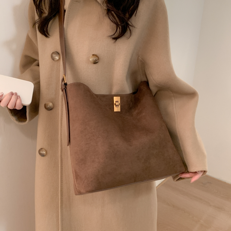 时尚简约单肩包女子母水桶包包