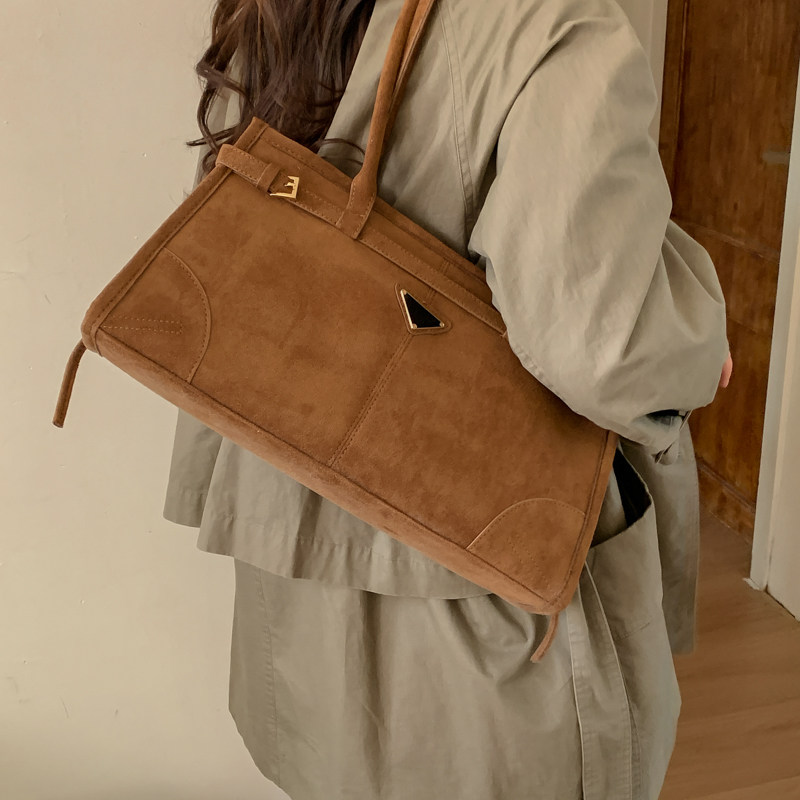 新款时尚大容量纯色简约手提包