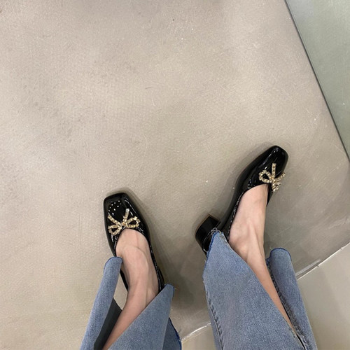酒红漆皮方头蝴蝶结粗跟玛丽珍鞋