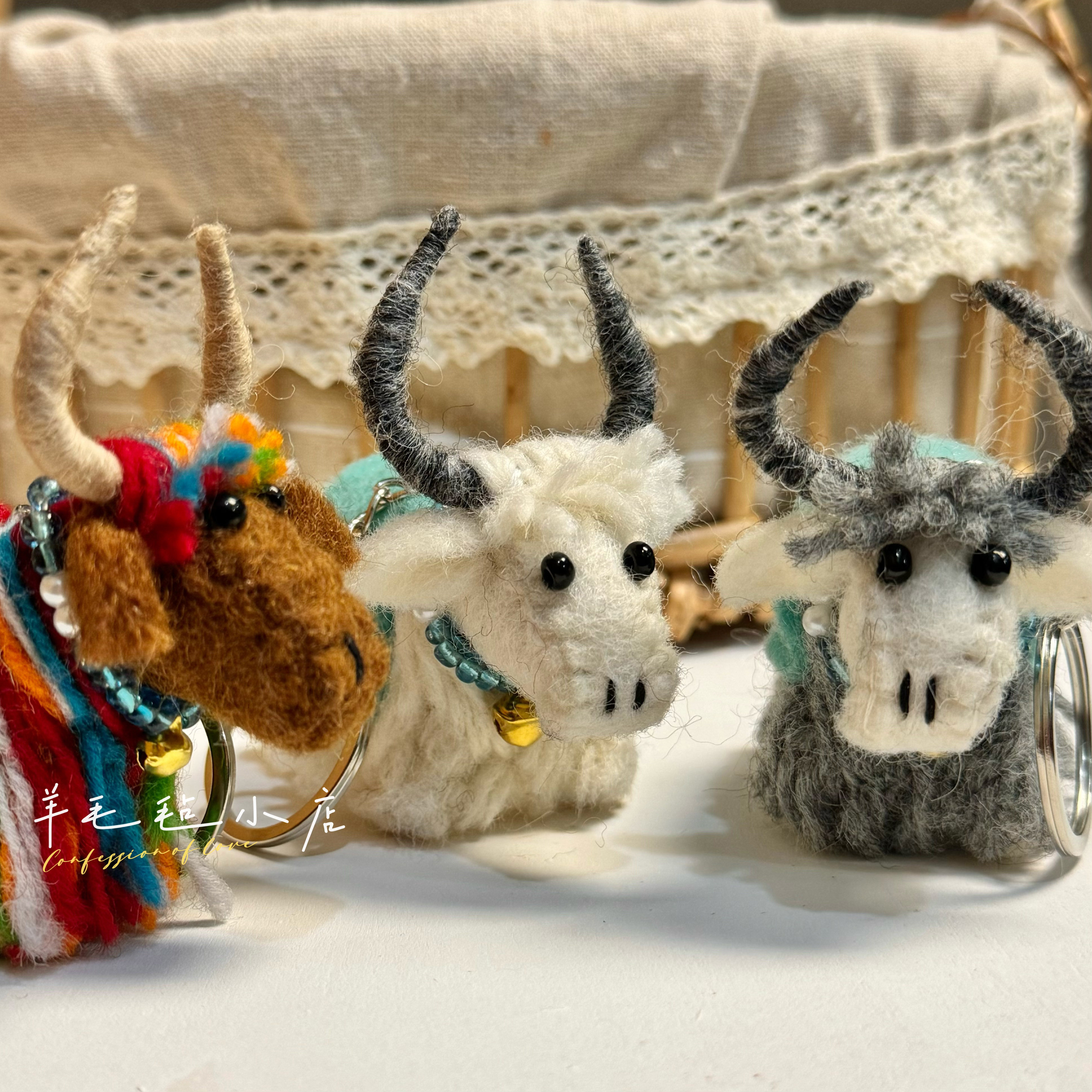 尼泊尔进口羊毛毡钥匙扣精致纯手工制作可爱小牛挂件动物装饰品