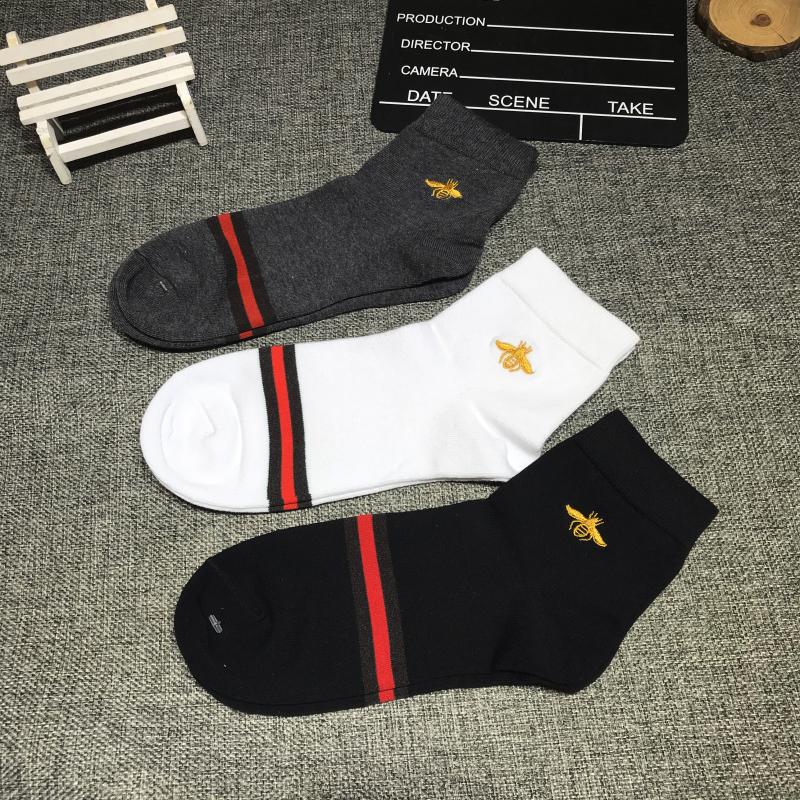 中筒刺绣运动吸汗条纹袜