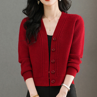 恒源祥通勤风红色羊毛开衫女短款V领纽扣针织衫洋气减龄春秋外套