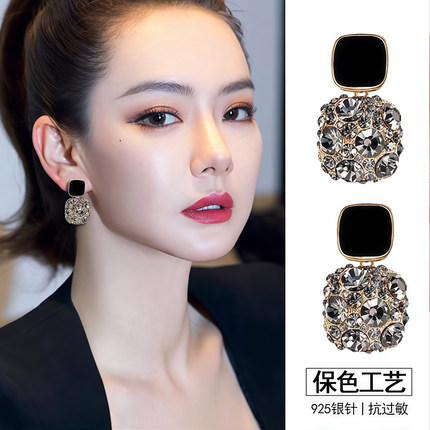 黑色纯银耳钉女2026年新款爆耳环气质高级防过敏耳坠复古秋冬耳坠