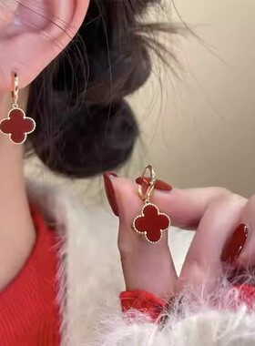 2024新年红色喜庆四叶草精致百搭耳扣小众设计感时尚气质新款耳环