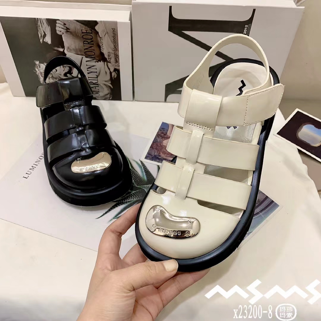 2021年春夏女鞋流行款式 _2023夏季流行女鞋-第2张图片-潮百科