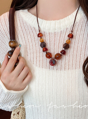 复古木质琥珀色异形树脂串珠吊坠项链女小众皮绳民族风长款毛衣链