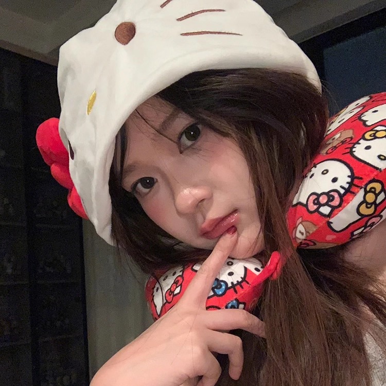 可爱kt猫护颈枕连帽靠枕