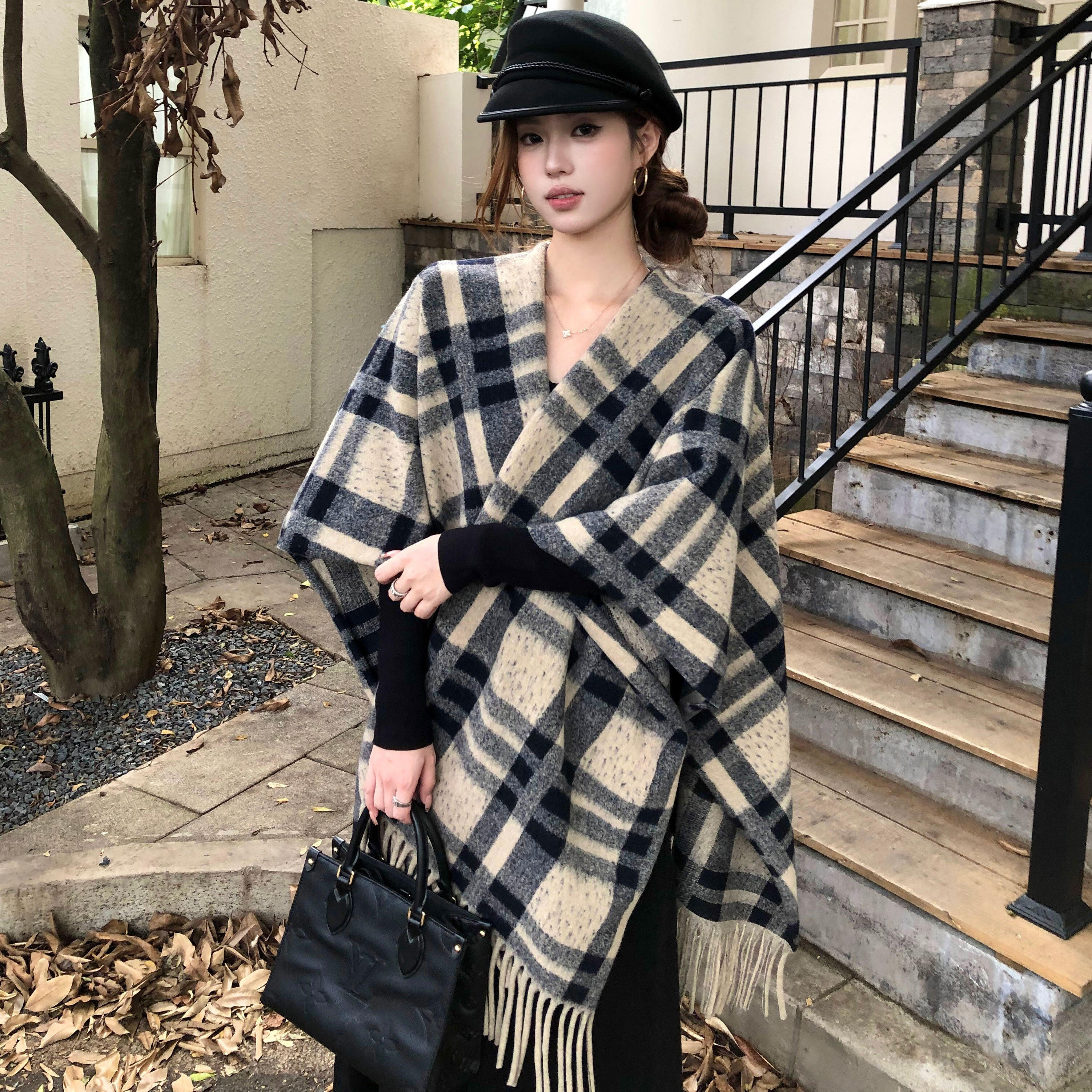秋季保暖格纹流苏针织披肩女冬加厚大围巾斗篷外套百搭氛围感围脖
