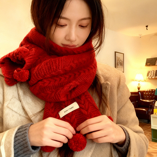 红色围巾女款冬季高级感2025新款秋冬氛围感韩系女生可爱毛球围脖