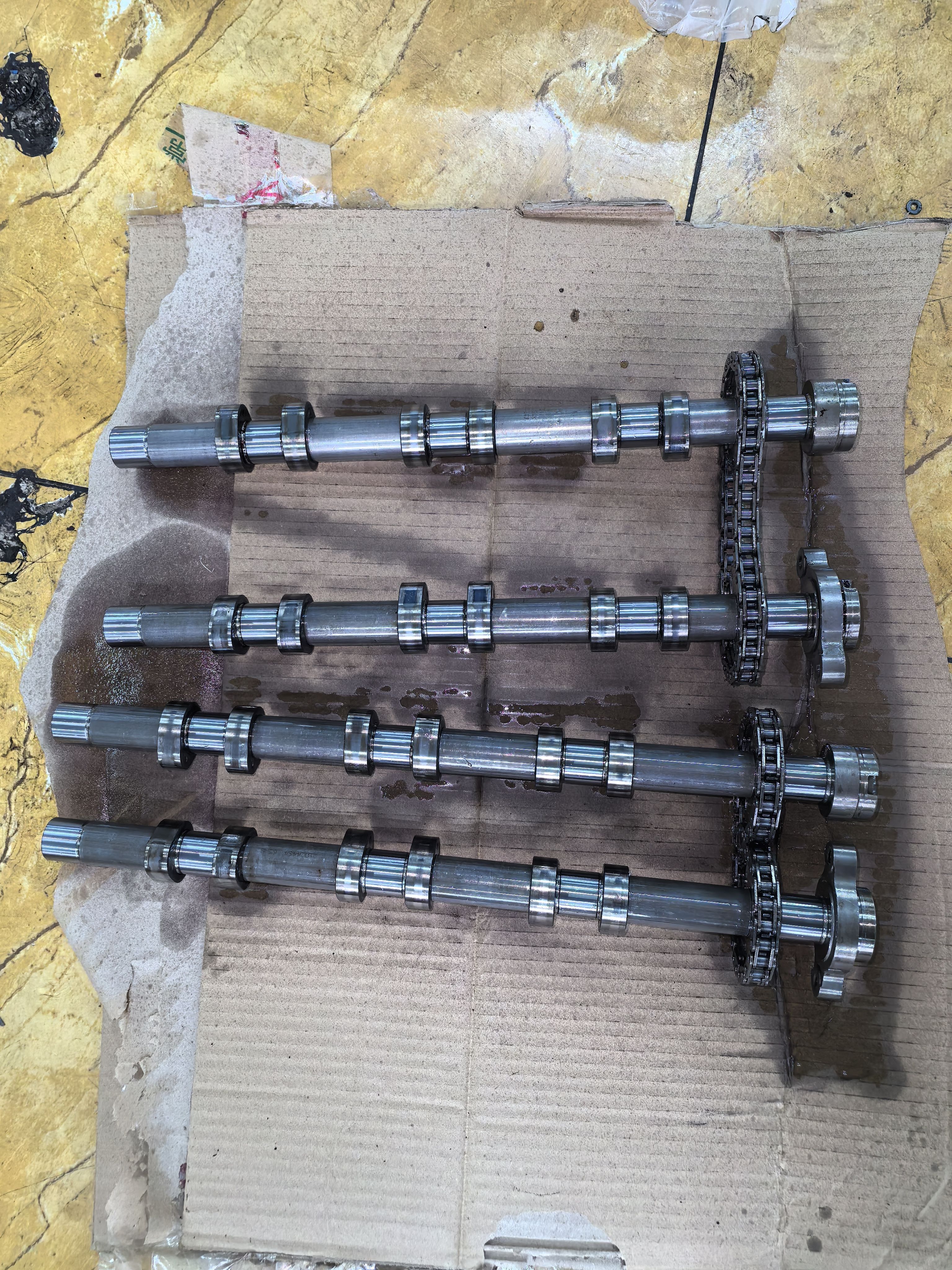 克莱斯勒300C铂锐 道奇 酷威2.4 2.7L凸轮轴偏心轴发动机缸盖缸体