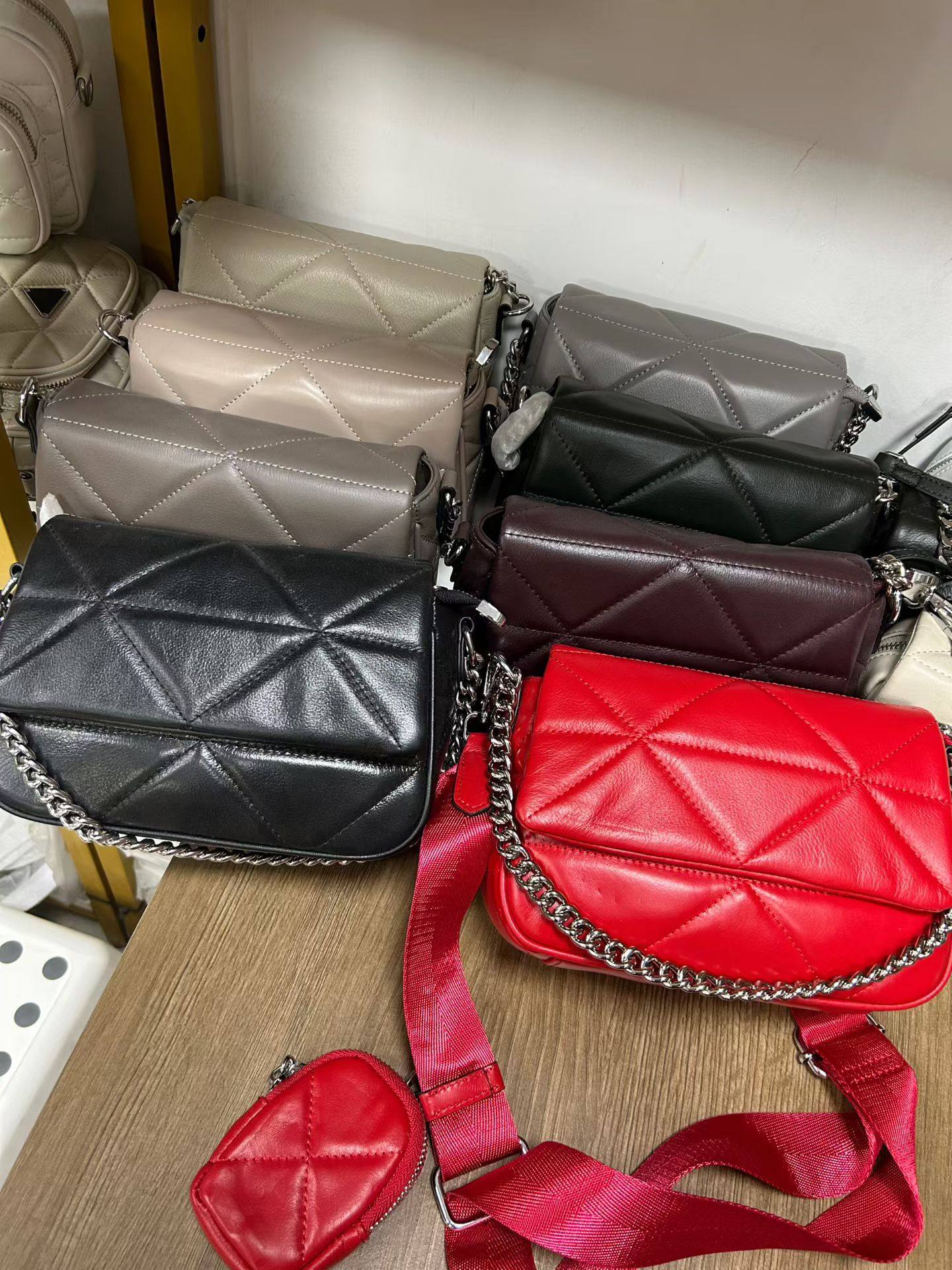 2026新款菱格子母时尚潮流小方包字母肩带单肩斜挎包通用款女包横,箱包皮具/热销女包/男包,通用款女包,淘宝优惠券,粉丝福利购,淘宝优惠卷