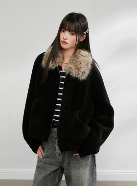 King Prince羊羔毛拼接大毛领保暖外套女2025冬季新款短款上衣