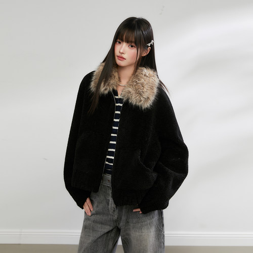 King Prince羊羔毛拼接大毛领保暖外套女2025冬季新款短款上衣