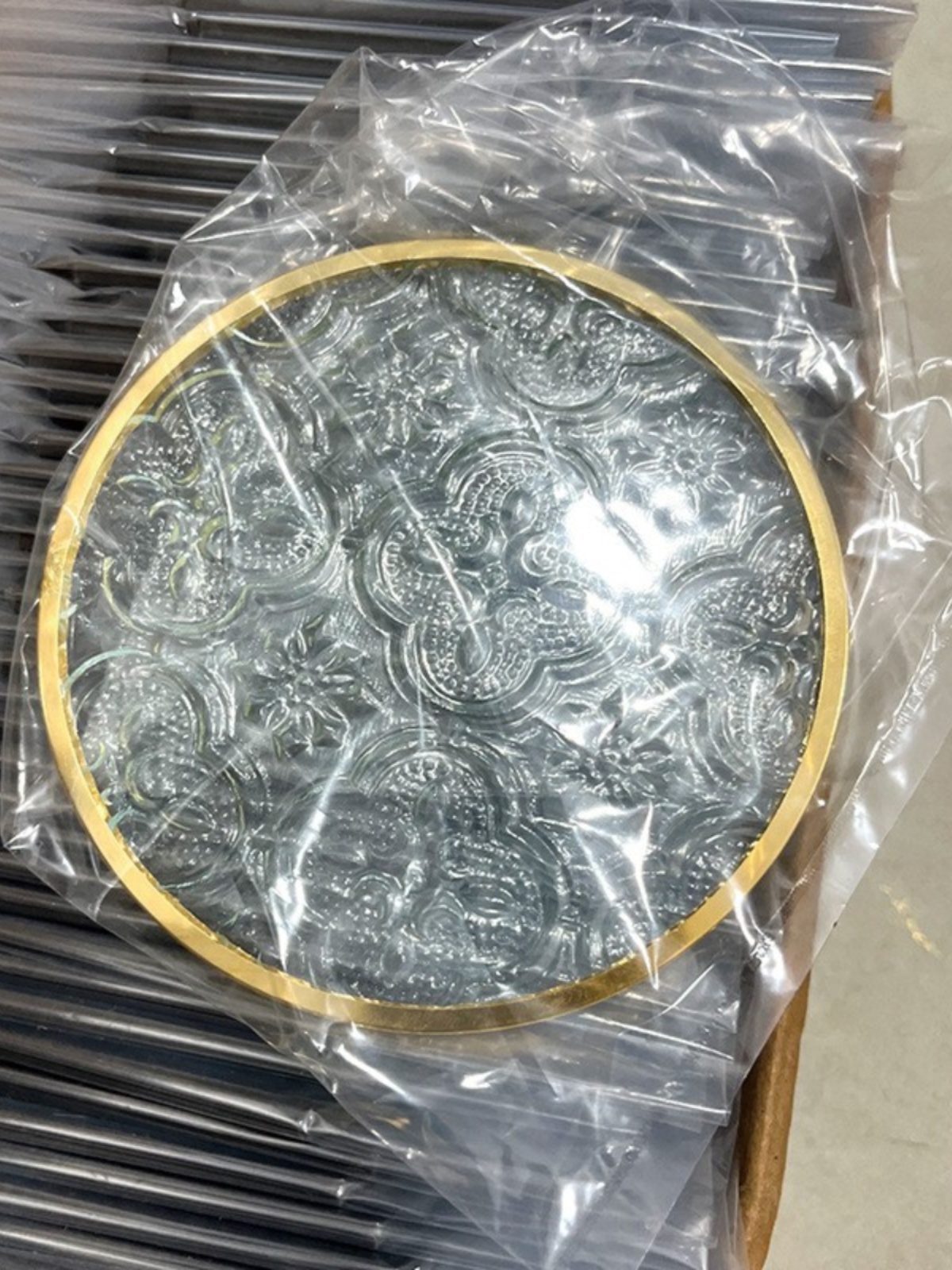 海棠花圓形浮雕復古銅邊玻璃杯墊