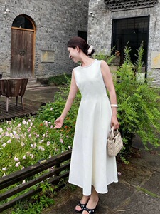 2026春夏新款时尚休闲重工钉珠无袖背心连衣裙女气质收腰显瘦长裙