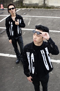 KCUF 2023fw 大字母 双色泼墨修身牛仔夹克 美式版型 双袖破坏流