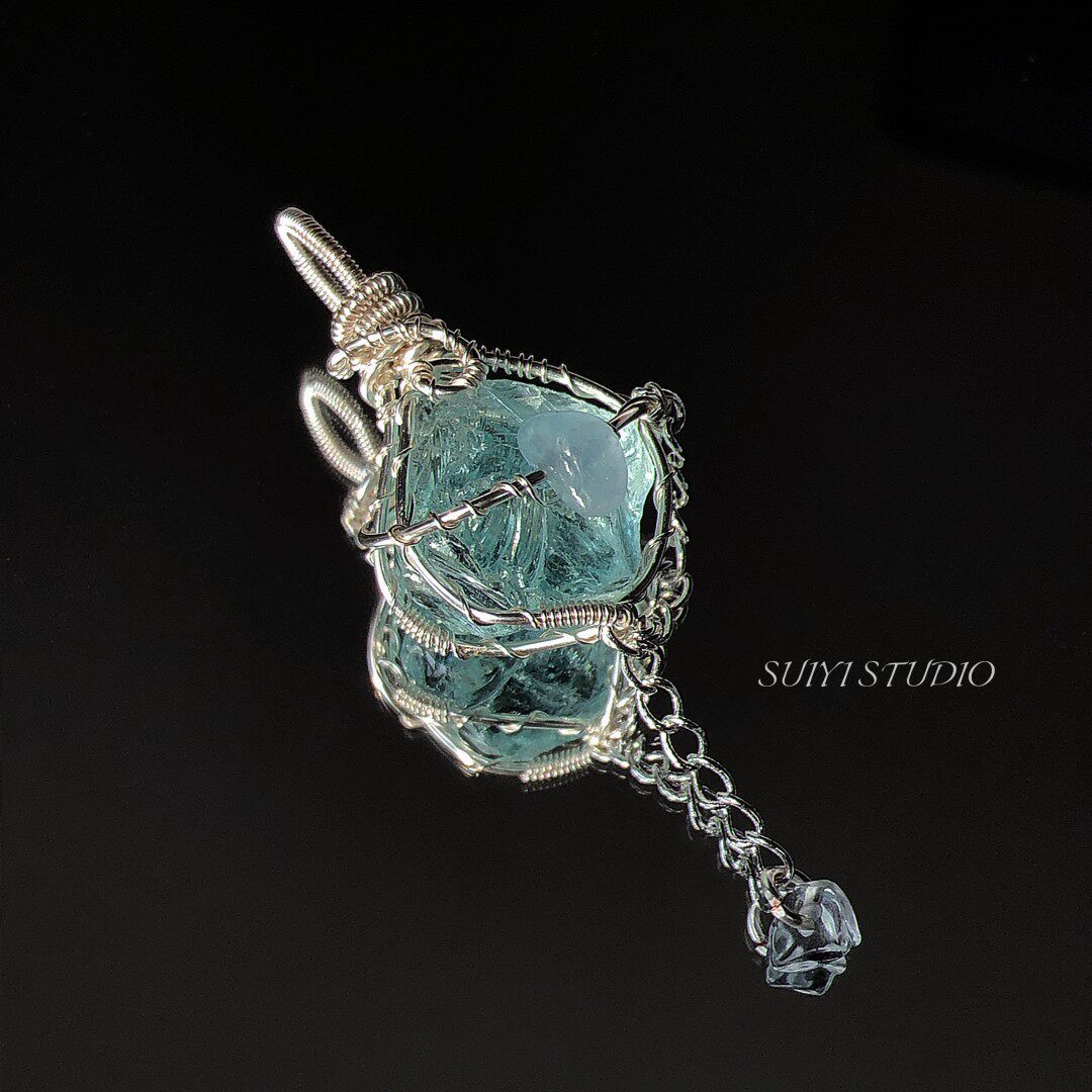SUIYI 远天蓝 原创设计湖蓝琉璃原石绕线吊坠女 高级感气质锁骨链