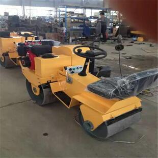 TY-850小型驾驶式振动压路机机械振动、后轮液压转向、橡胶减震