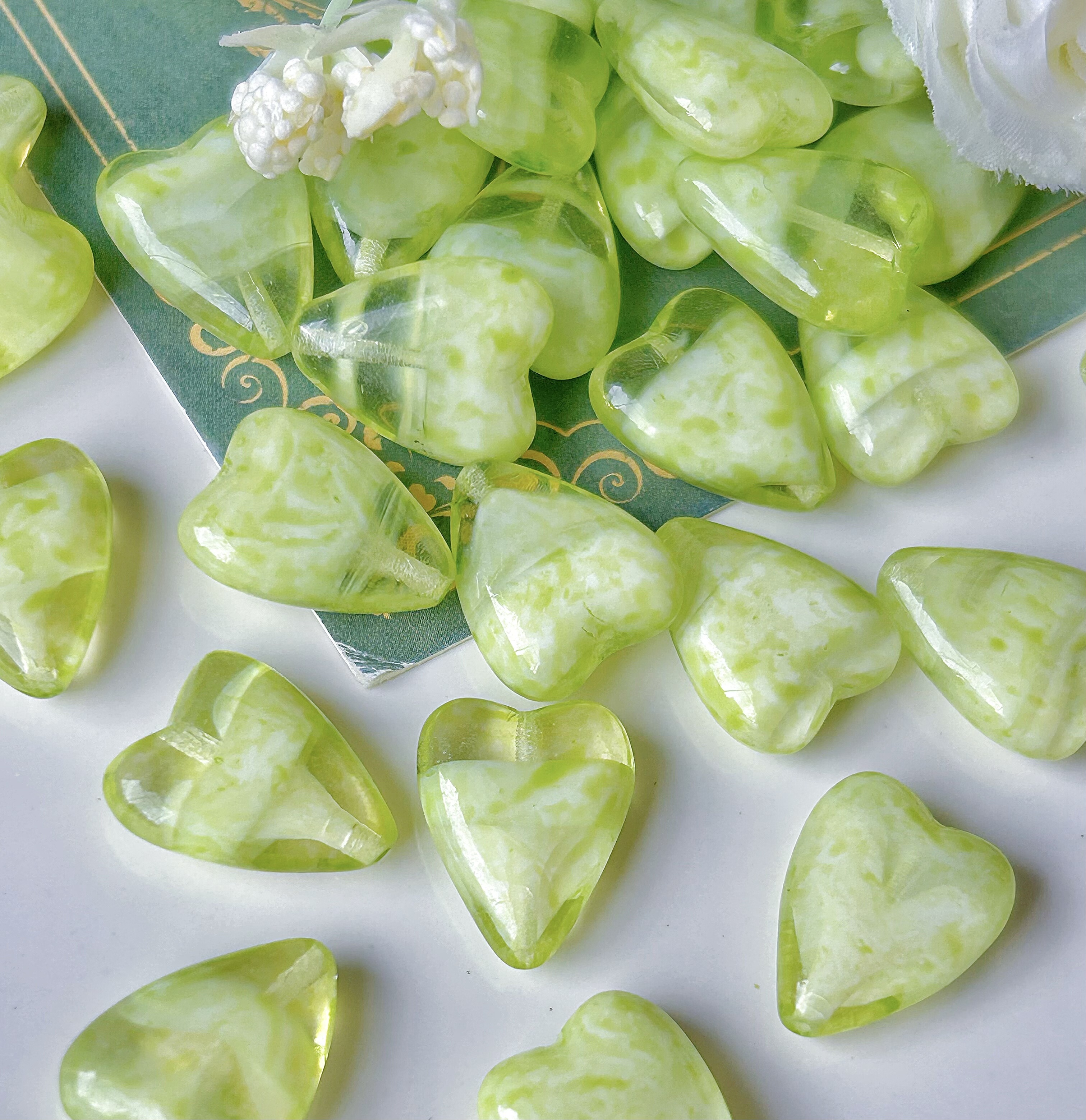 进口捷克珠13*16mm蛋白绿爱心珠手工串珠diy材料配件散珠饰品