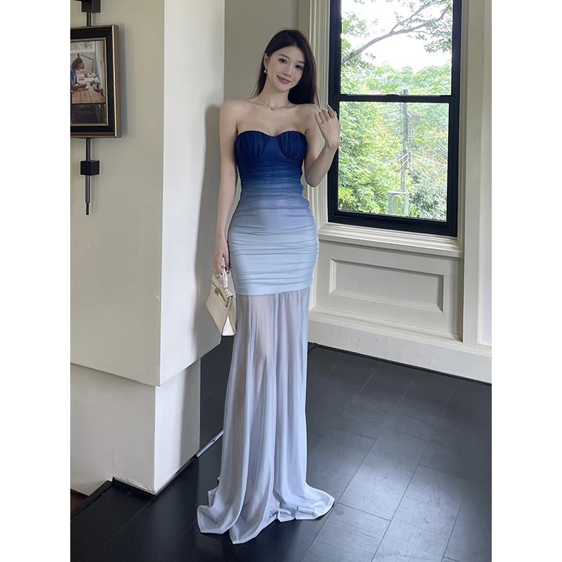 小可wiwi法式绝美高级感蓝色渐变色连衣裙女抹胸收腰显瘦度假长裙
