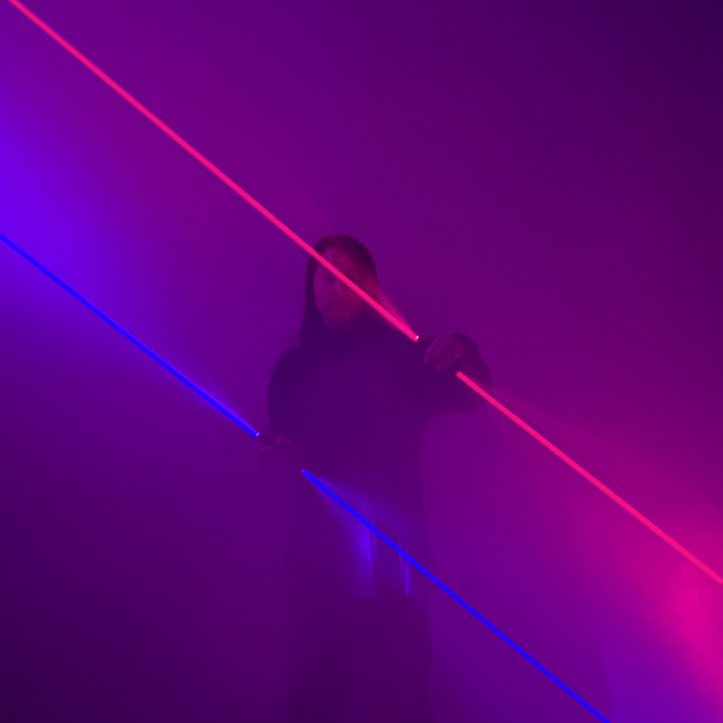 蓝色红色绿色激光剑抖音表演