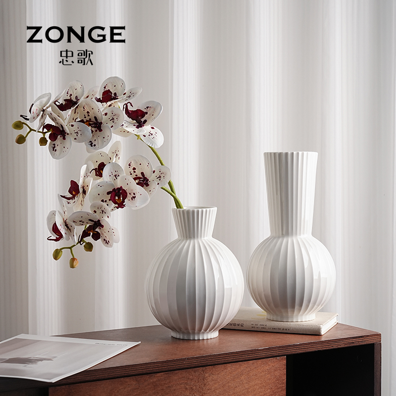 简竖纹白色花瓶忠歌陶瓷花瓶