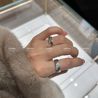 bvminc 日杂同款25新款斜刘海钻菱格纹戒指 珠宝级