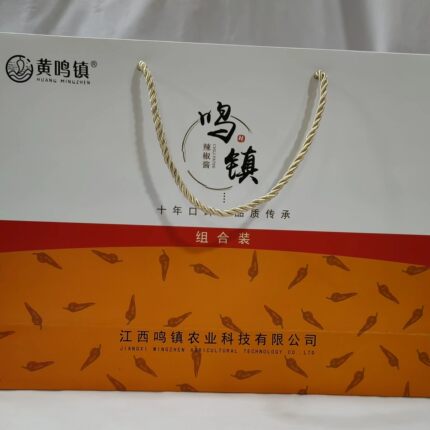 江西铅山特产黄鸣镇香辣野山椒，一提里面4瓶装，两种口味
