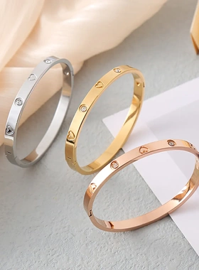 跨境爆款时尚百搭爱心饰品小众卡扣镶钻女士不锈钢手镯节日礼物
